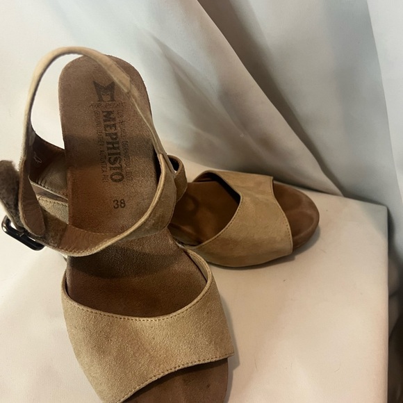 Mephisto Women's Tan Wedge Sandals size 38 - Picture 8 of 8
